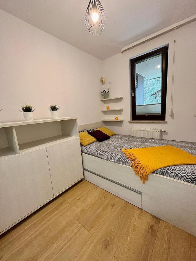 Mala Gora Apartment Krasków Exterior foto